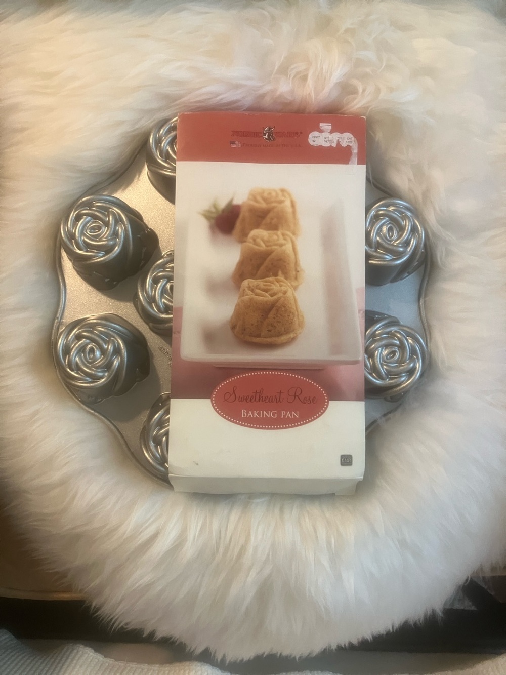 NWT Nordic Ware Sweetheart Rose Baking pan #56748  NEW